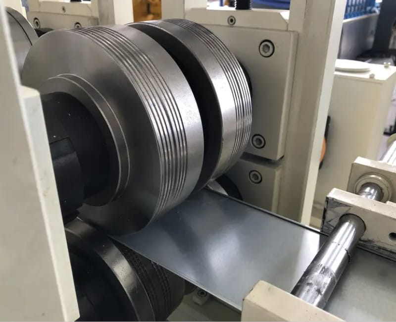 高速全自動(dòng)隔墻龍骨設(shè)備生產(chǎn)線