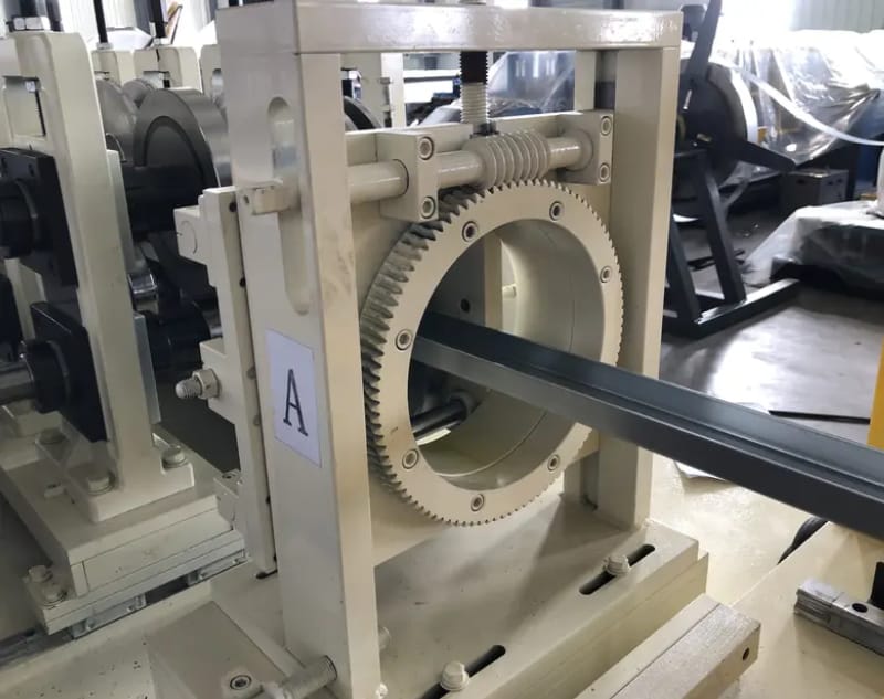 高速全自動(dòng)隔墻龍骨設(shè)備生產(chǎn)線