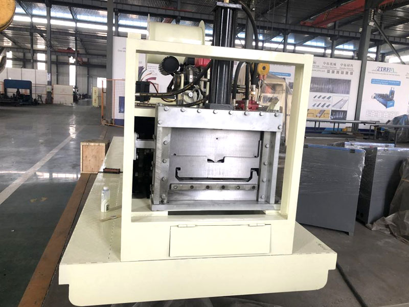 車載式立縫KR-18移動式全液壓閉口式屋面板成型機組 車載式立縫KR-18移動式全液壓閉口式屋面板成型機組