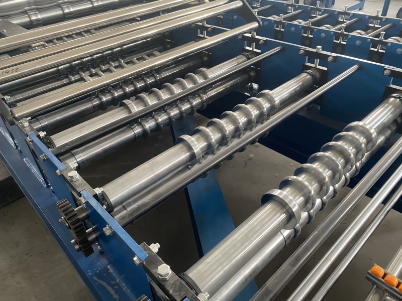 中拓雙層金屬屋面瓦成型機