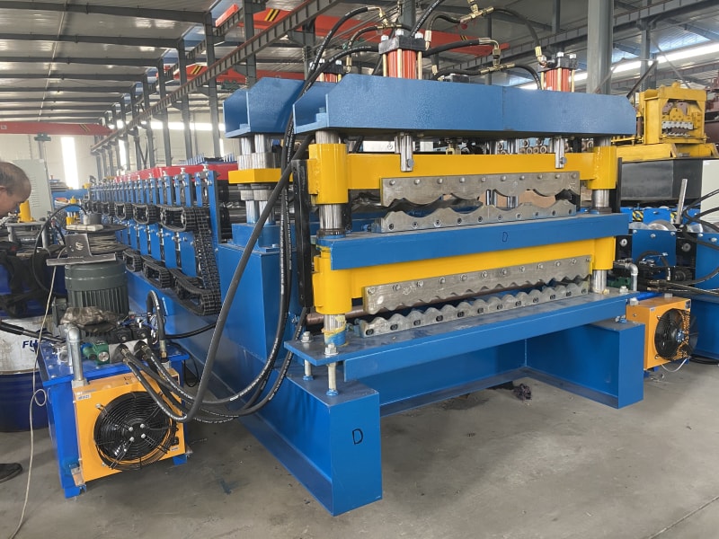 中拓雙層金屬屋面瓦成型機