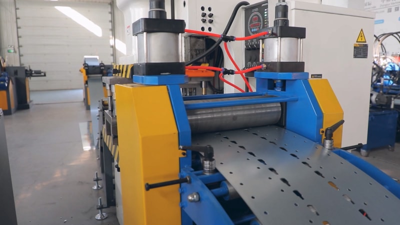 阿根廷貨架立柱設(shè)備堆垛機(jī) 阿根廷貨架立柱設(shè)備堆垛機(jī)