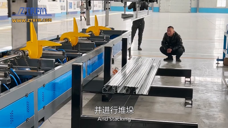 貨架立柱設(shè)備 - 中拓冷彎讓生產(chǎn)更簡單 貨架立柱設(shè)備 - 中拓冷彎讓生產(chǎn)更簡單