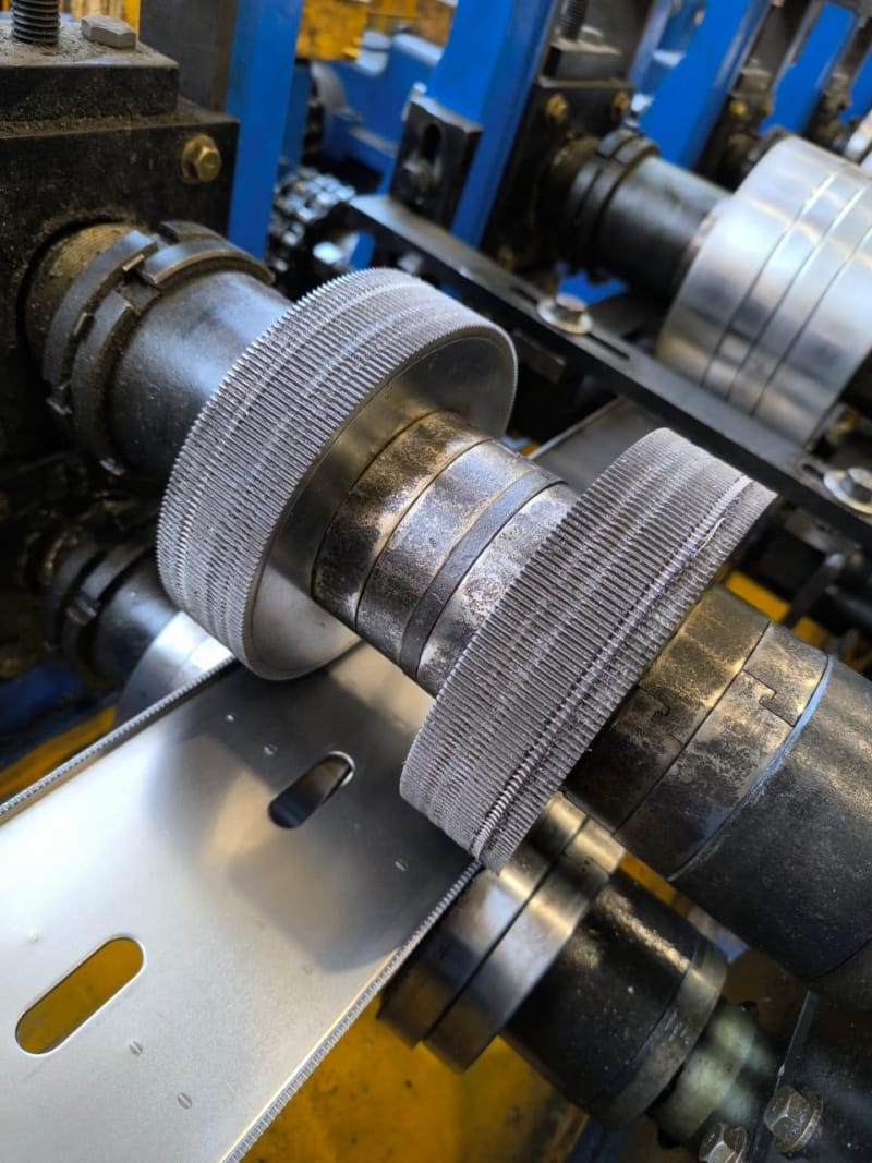 俄羅斯客戶親臨體驗光伏支架設(shè)備試機與驗貨過程 俄羅斯客戶親臨體驗光伏支架設(shè)備試機與驗貨過程