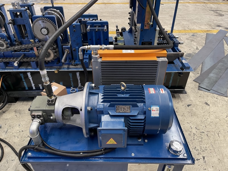 巴西客戶全自動PLC觸摸屏尺寸可調節CZ型鋼設備 巴西客戶全自動PLC觸摸屏尺寸可調節CZ型鋼設備