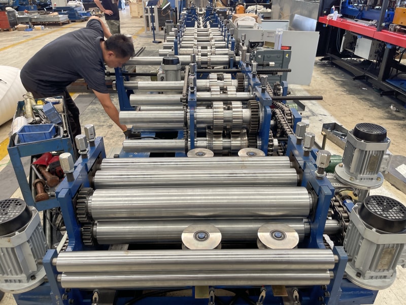 巴西客戶全自動PLC觸摸屏尺寸可調節CZ型鋼設備 巴西客戶全自動PLC觸摸屏尺寸可調節CZ型鋼設備