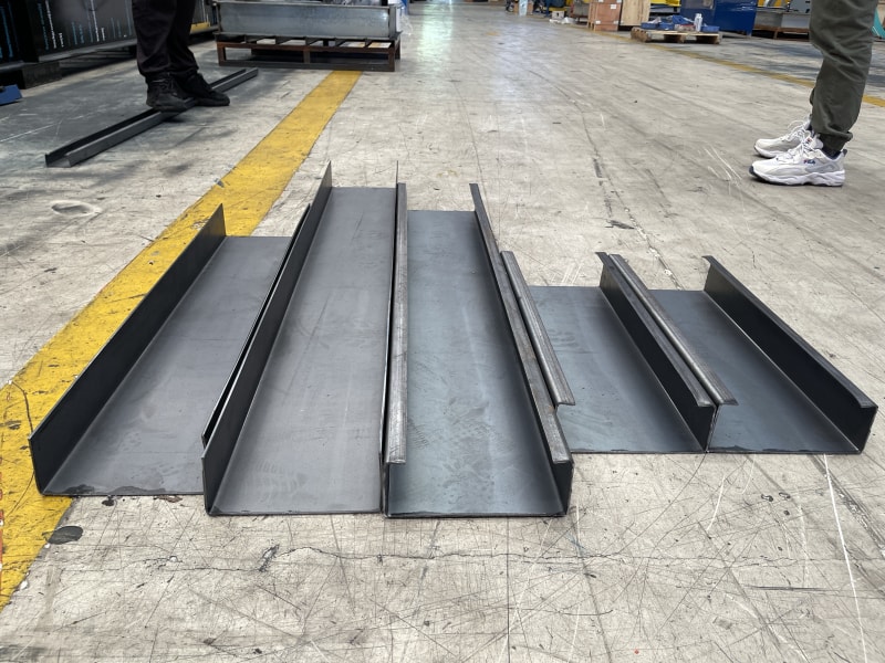 巴西客戶全自動PLC觸摸屏尺寸可調節CZ型鋼設備 巴西客戶全自動PLC觸摸屏尺寸可調節CZ型鋼設備