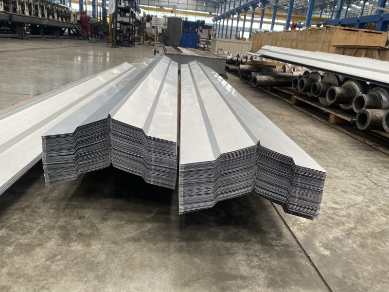 滄州中拓冷彎成型設(shè)備彩鋼脊瓦機(jī)順利抵達(dá)厄瓜多爾推動(dòng)當(dāng)?shù)禺a(chǎn)業(yè)革新 滄州中拓冷彎成型設(shè)備彩鋼脊瓦機(jī)順利抵達(dá)厄瓜多爾推動(dòng)當(dāng)?shù)禺a(chǎn)業(yè)革新