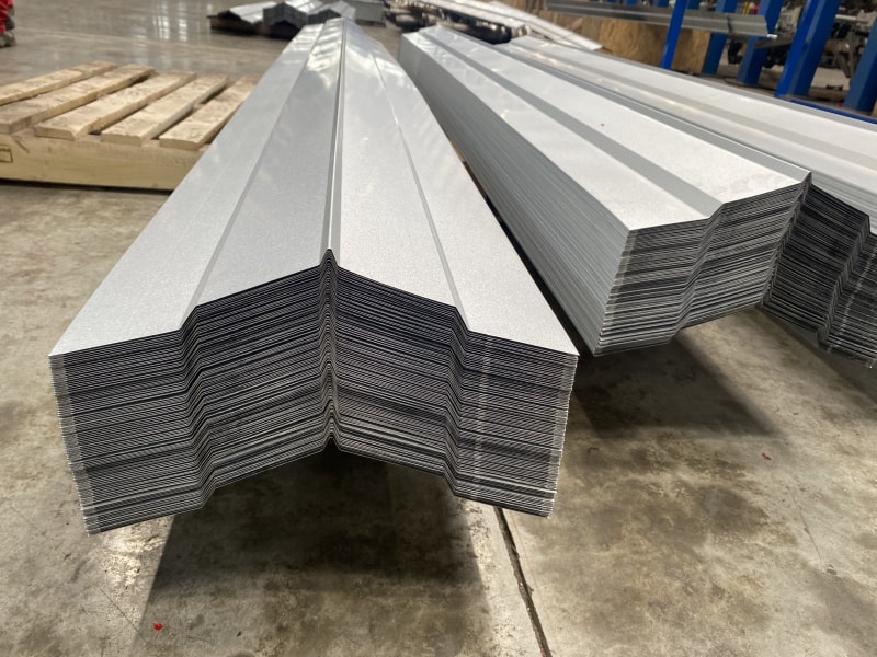 滄州中拓冷彎成型設(shè)備彩鋼脊瓦機(jī)順利抵達(dá)厄瓜多爾推動(dòng)當(dāng)?shù)禺a(chǎn)業(yè)革新 滄州中拓冷彎成型設(shè)備彩鋼脊瓦機(jī)順利抵達(dá)厄瓜多爾推動(dòng)當(dāng)?shù)禺a(chǎn)業(yè)革新