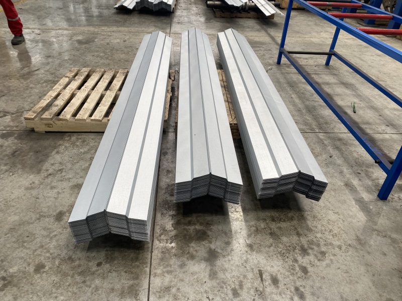 滄州中拓冷彎成型設(shè)備彩鋼脊瓦機(jī)順利抵達(dá)厄瓜多爾推動(dòng)當(dāng)?shù)禺a(chǎn)業(yè)革新 滄州中拓冷彎成型設(shè)備彩鋼脊瓦機(jī)順利抵達(dá)厄瓜多爾推動(dòng)當(dāng)?shù)禺a(chǎn)業(yè)革新