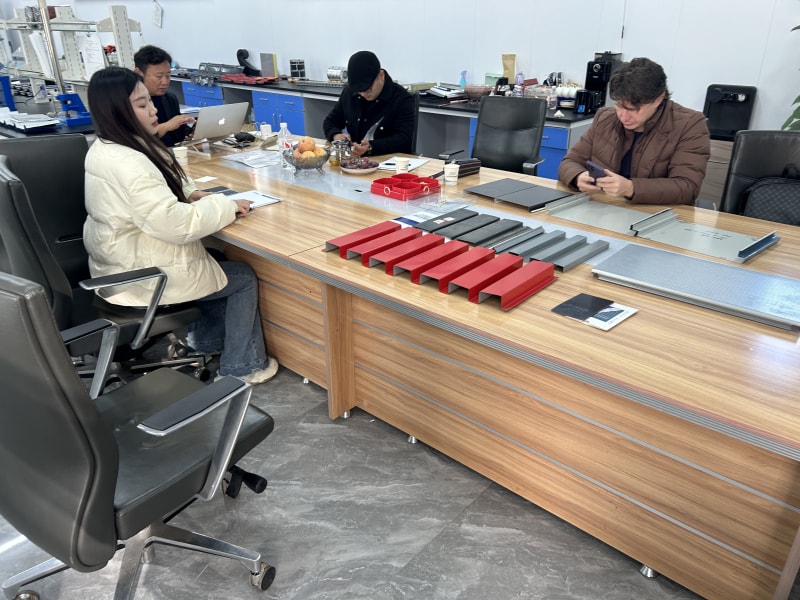 俄羅斯客戶實地考察工廠三臺設備成功簽約合作未來長期合作可期