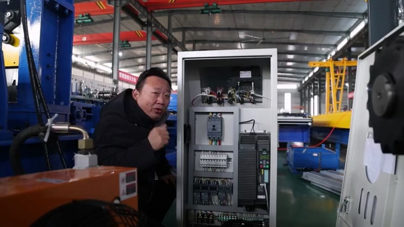 出口巴西樓承板機：探索樓承板機的技術(shù)進步從傳統(tǒng)到現(xiàn)代的解析