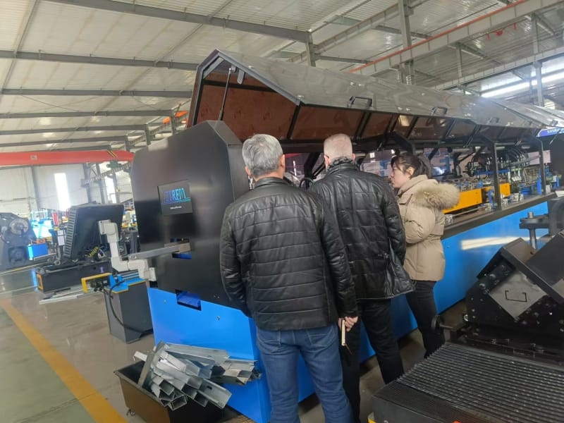 出口沙特地區的型鋼機設備,中拓冷彎工程師展實力以專業攻克小邊與腰高難題 出口沙特地區的型鋼機設備,中拓冷彎工程師展實力以專業攻克小邊與腰高難題