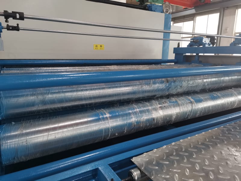 滄州中拓機械蛇年首單!柳葉型壓花機設備遠銷巴西 滄州中拓機械蛇年首單!柳葉型壓花機設備遠銷巴西