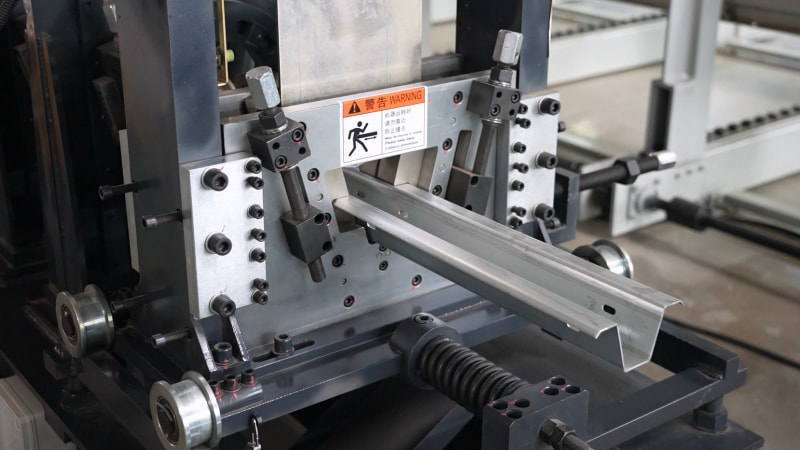 輕質+智能操作：冷彎型鋼領域的革新之作，中拓冷彎印度帽子型型鋼機，一站式生產解決方案：解析中拓冷彎印度帽子型型鋼機的核心優勢