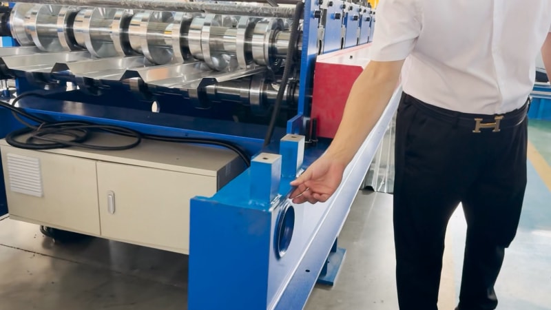 中拓冷彎光伏不銹鋼屋面瓦:科技賦能建筑,助力綠色發展,從功能單一到 “發電 + 防護 + 節能” 中拓冷彎光伏不銹鋼屋面瓦:科技賦能建筑,助力綠色發展,從功能單一到 “發電 + 防護 + 節能”