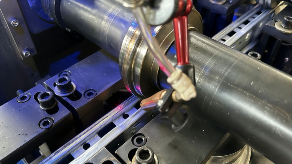 深耕高精度成型技術|SR-M9030 M9雙機架閉口立柱機,倉儲裝備制造優選方案 深耕高精度成型技術|SR-M9030 M9雙機架閉口立柱機,倉儲裝備制造優選方案